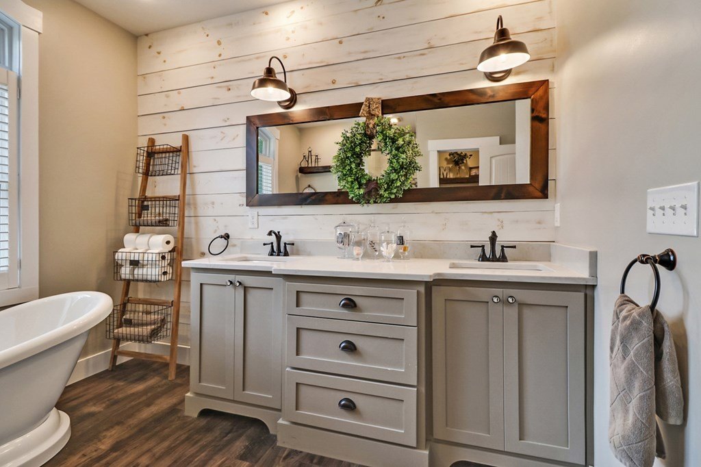 Jamestown, Tennessee, 38556, United States, 4 Bedrooms Bedrooms, ,4 BathroomsBathrooms,Residential,Forsale,1929826