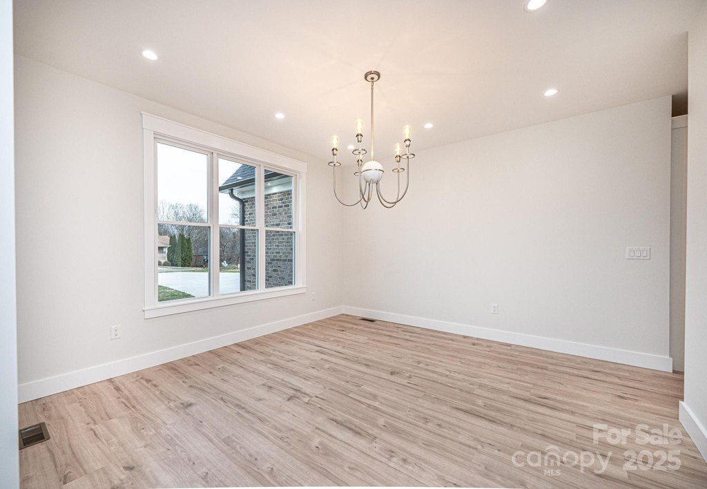 Hickory, North Carolina, 28601, United States, 4 Bedrooms Bedrooms, ,3 BathroomsBathrooms,Residential,Forsale,2007717