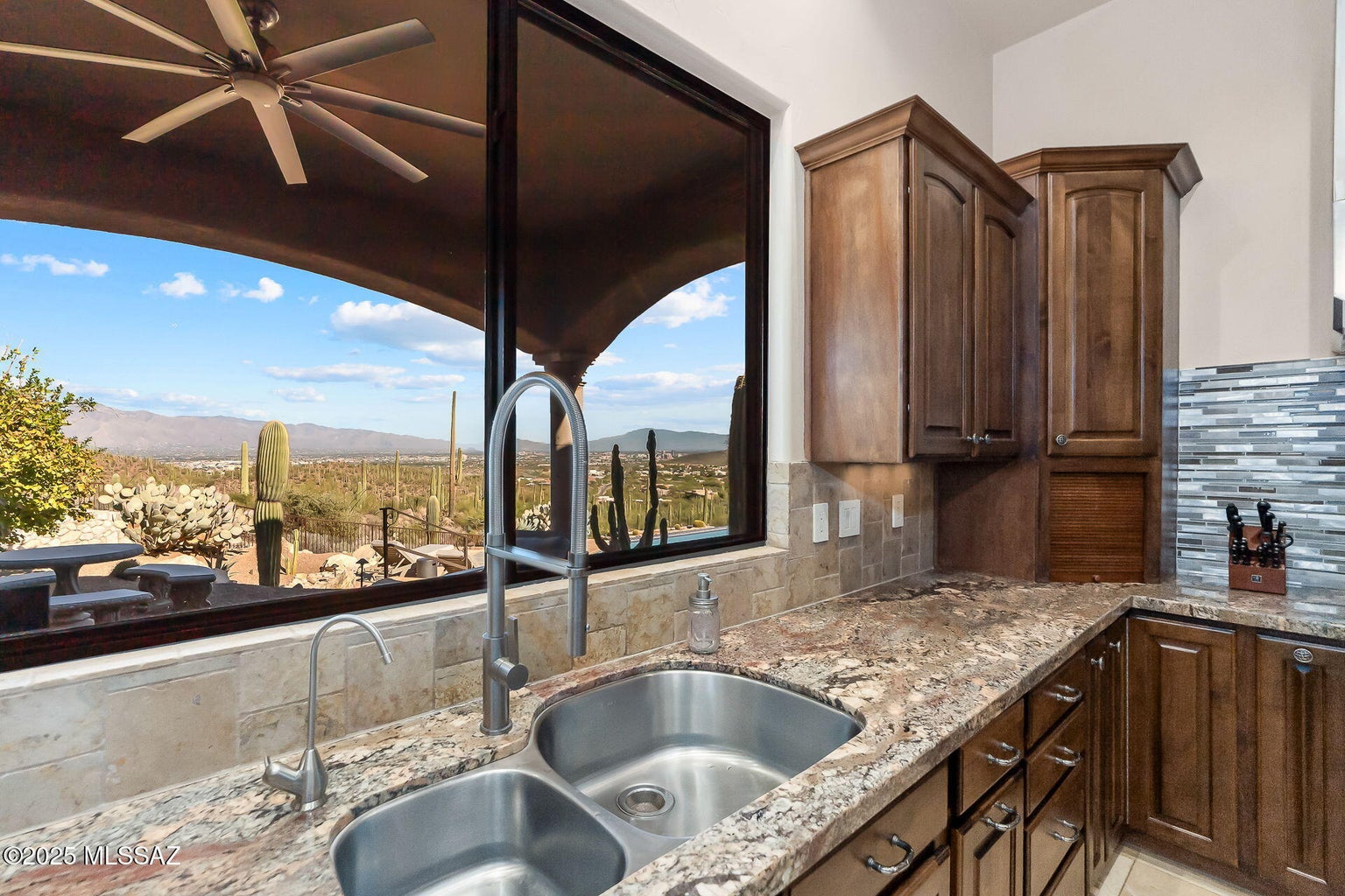 Tucson, Arizona, 85745, United States, 5 Bedrooms Bedrooms, ,5 BathroomsBathrooms,Residential,Forsale,2004432