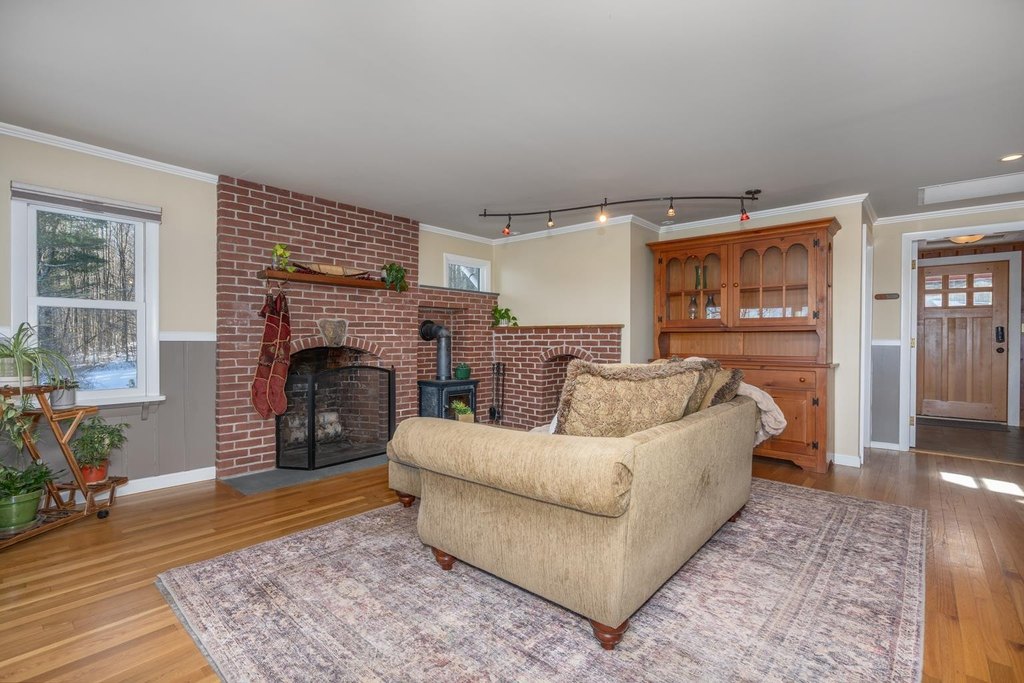 Nottingham, New Hampshire, 03290, United States, 4 Bedrooms Bedrooms, ,2.5 BathroomsBathrooms,Residential,Forsale,2004712