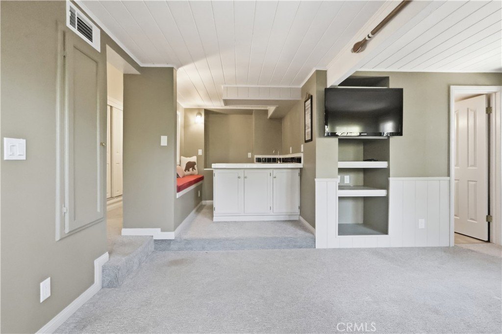 Lake Arrowhead, California, 92352, United States, 4 Bedrooms Bedrooms, ,3.5 BathroomsBathrooms,Residential,Forsale,2004861