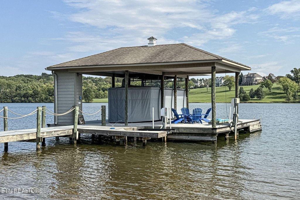 Vonore, Tennessee, 37885, United States, 4 Bedrooms Bedrooms, ,4.5 BathroomsBathrooms,Residential,Forsale,1960237