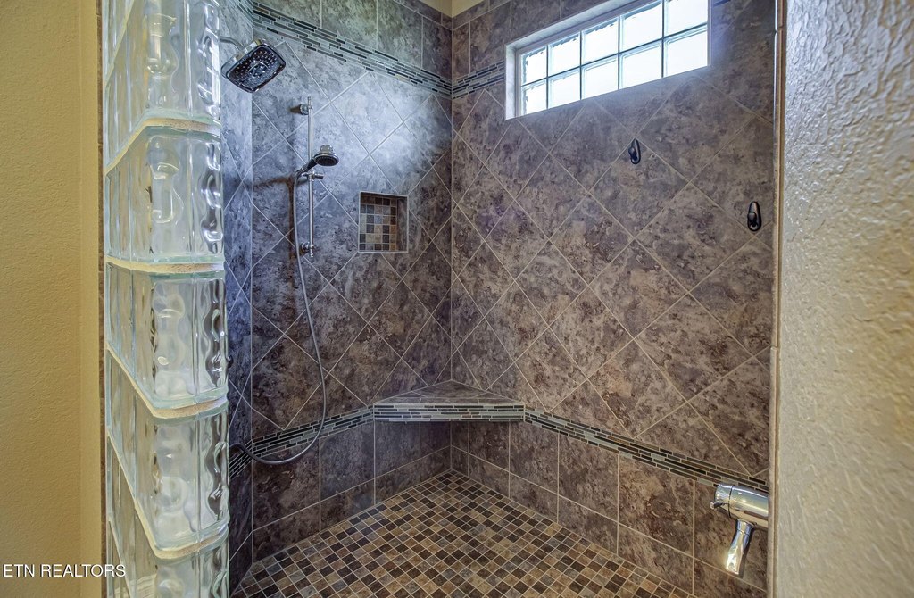 Vonore, Tennessee, 37885, United States, 4 Bedrooms Bedrooms, ,4.5 BathroomsBathrooms,Residential,Forsale,1960237