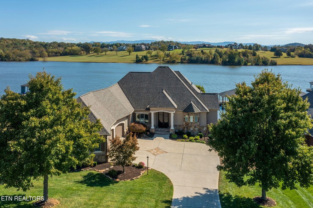 Vonore, Tennessee, 37885, United States, 4 Bedrooms Bedrooms, ,4.5 BathroomsBathrooms,Residential,Forsale,1960237