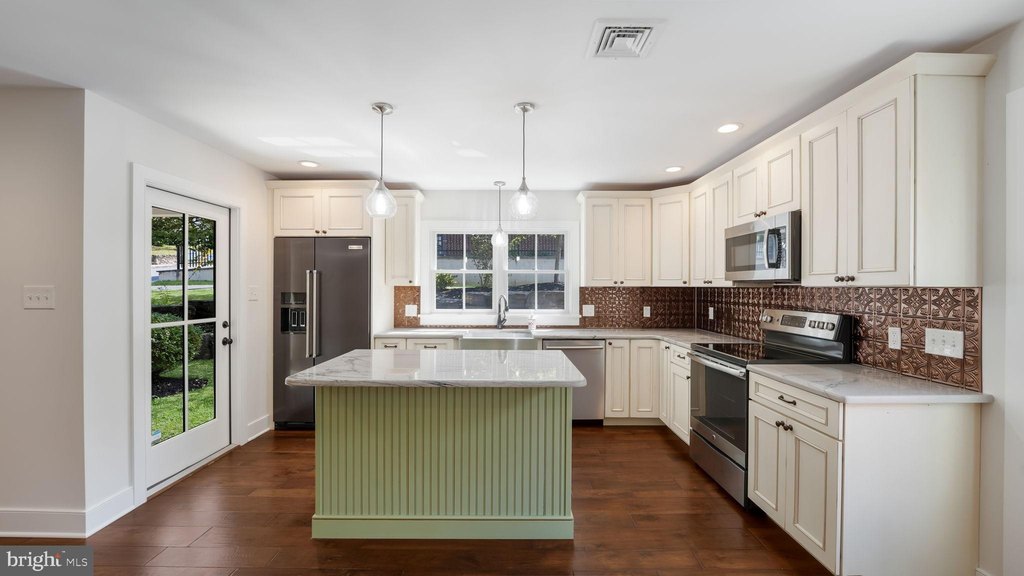 DOYLESTOWN, Pennsylvania, 18901, United States, 2 Bedrooms Bedrooms, ,2.5 BathroomsBathrooms,Residential,Forsale,1952873