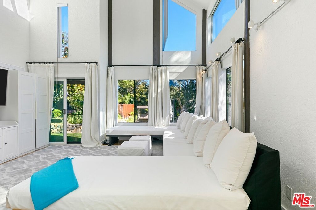 Malibu, California, 90265, United States, 3 Bedrooms Bedrooms, ,3 BathroomsBathrooms,Residential,Forsale,2001431