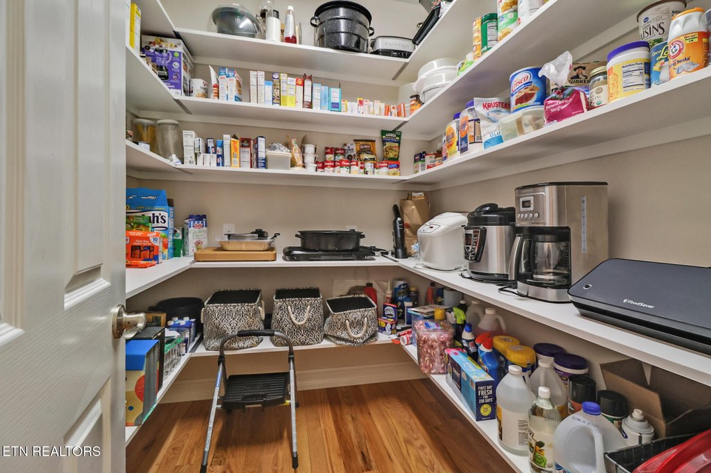 Crossville, Tennessee, 38572, United States, 3 Bedrooms Bedrooms, ,3.5 BathroomsBathrooms,Residential,Forsale,1968515