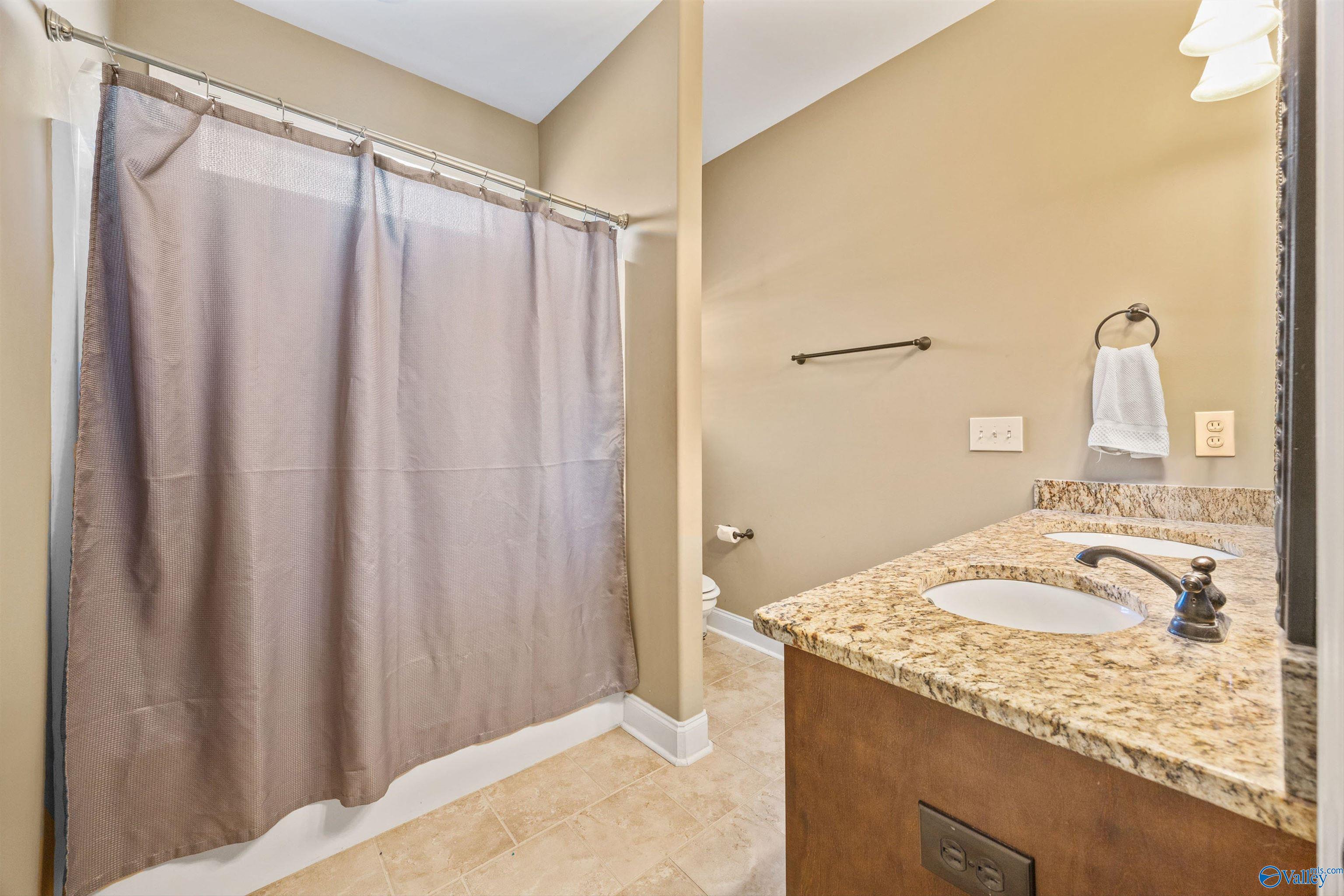 Owens Cross Roads, Alabama, 35763, United States, 5 Bedrooms Bedrooms, ,3.5 BathroomsBathrooms,Residential,Forsale,2007708