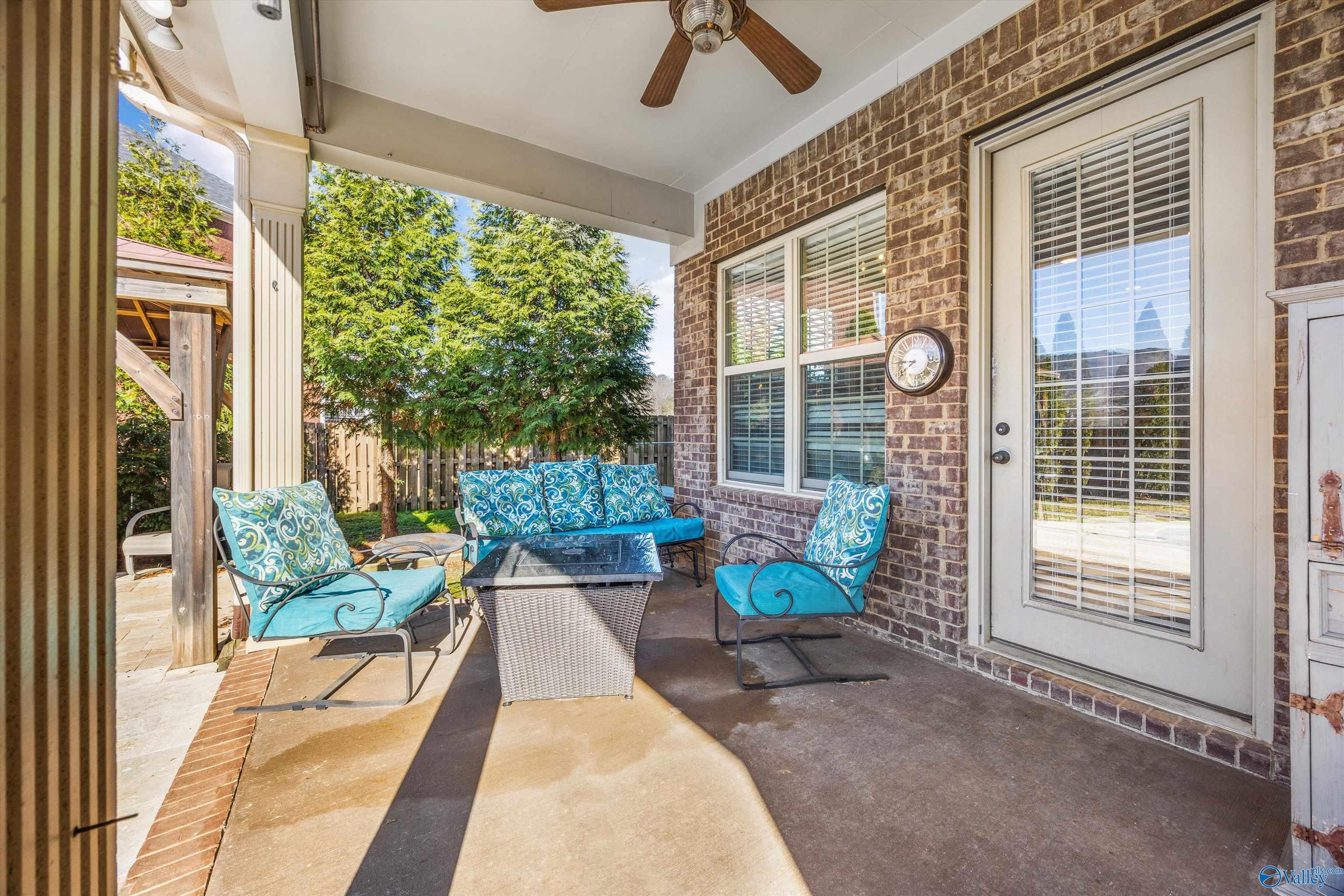 Owens Cross Roads, Alabama, 35763, United States, 5 Bedrooms Bedrooms, ,3.5 BathroomsBathrooms,Residential,Forsale,2007708