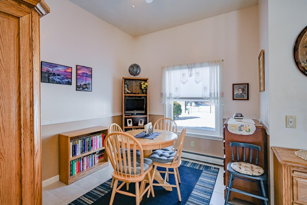 Hallowell, Maine, 04347, United States, 2 Bedrooms Bedrooms, ,3 BathroomsBathrooms,Residential,Forsale,2011250