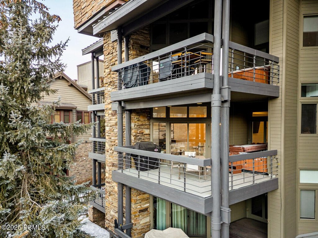 Park City, Utah, 84060, United States, 2 Bedrooms Bedrooms, ,2.5 BathroomsBathrooms,Residential,Forsale,2004734