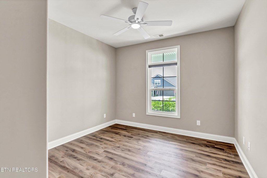 Loudon, Tennessee, 37774, United States, 3 Bedrooms Bedrooms, ,3 BathroomsBathrooms,Residential,Forsale,1910204