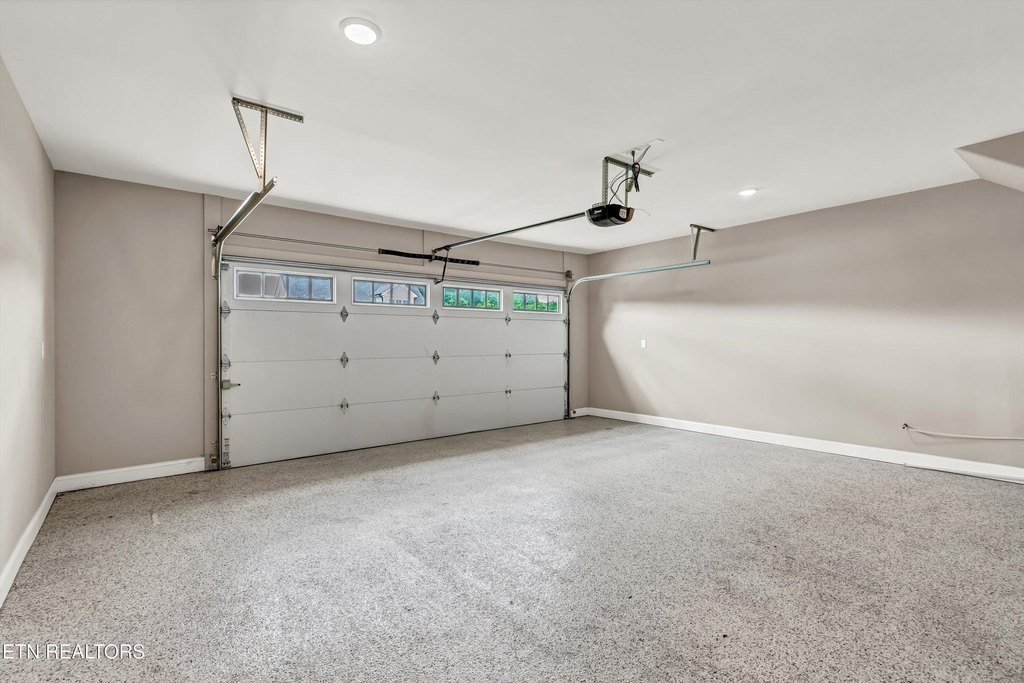 Loudon, Tennessee, 37774, United States, 3 Bedrooms Bedrooms, ,3 BathroomsBathrooms,Residential,Forsale,1910204