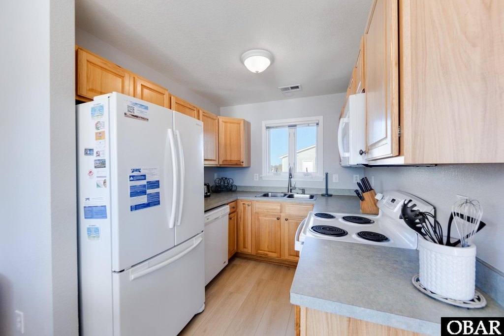 Corolla, North Carolina, 27927, United States, 5 Bedrooms Bedrooms, ,3 BathroomsBathrooms,Residential,Forsale,2010251