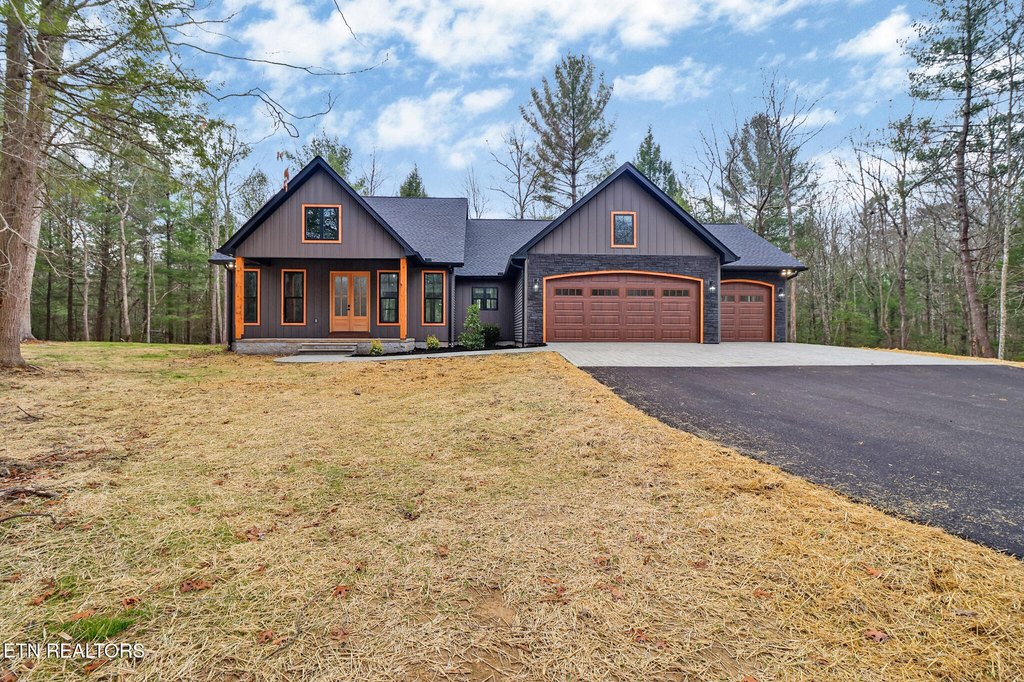 Jamestown, Tennessee, 38556, United States, 3 Bedrooms Bedrooms, ,2 BathroomsBathrooms,Residential,Forsale,2010945