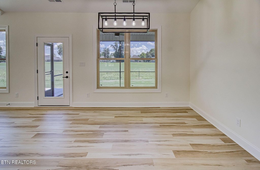 Vonore, Tennessee, 37885, United States, 3 Bedrooms Bedrooms, ,2 BathroomsBathrooms,Residential,Forsale,1910198