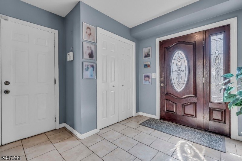 Linden City, New Jersey, 07036, United States, 3 Bedrooms Bedrooms, ,2 BathroomsBathrooms,Residential,Forsale,1994039