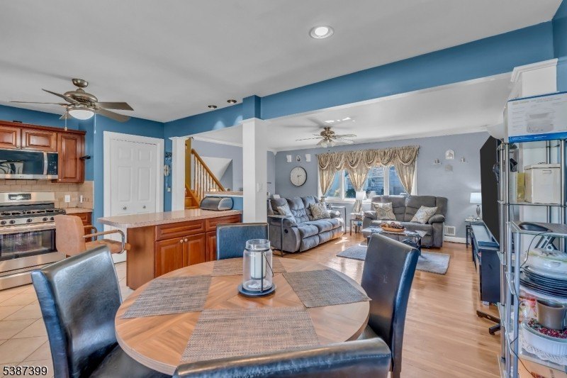 Linden City, New Jersey, 07036, United States, 3 Bedrooms Bedrooms, ,2 BathroomsBathrooms,Residential,Forsale,1994039