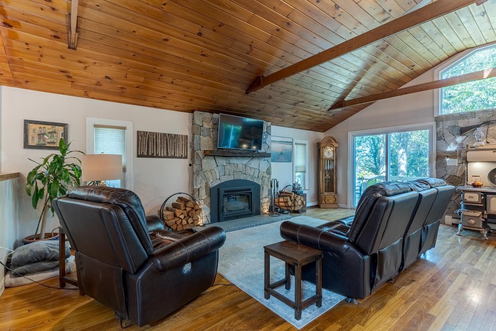 Kingston, New Hampshire, 03848, United States, 3 Bedrooms Bedrooms, ,2.5 BathroomsBathrooms,Residential,Forsale,2002414