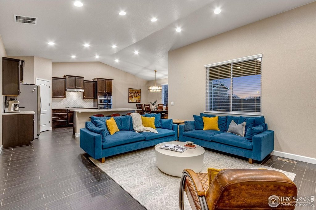 Longmont, Colorado, 80501, United States, 3 Bedrooms Bedrooms, ,2 BathroomsBathrooms,Residential,Forsale,2009201