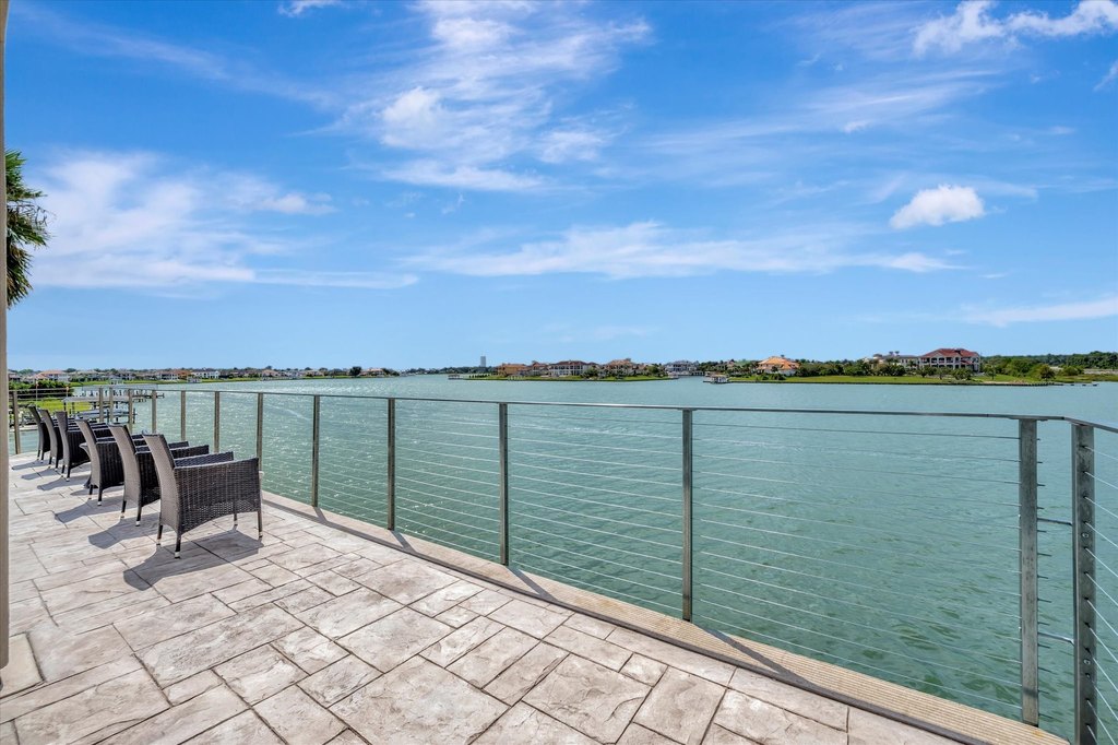 Seabrook, Texas, 77586, United States, 5 Bedrooms Bedrooms, ,4 BathroomsBathrooms,Residential,Forsale,1954136