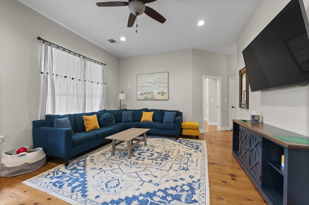 Montgomery, Texas, 77316, United States, 5 Bedrooms Bedrooms, ,3 BathroomsBathrooms,Residential,Forsale,1973417