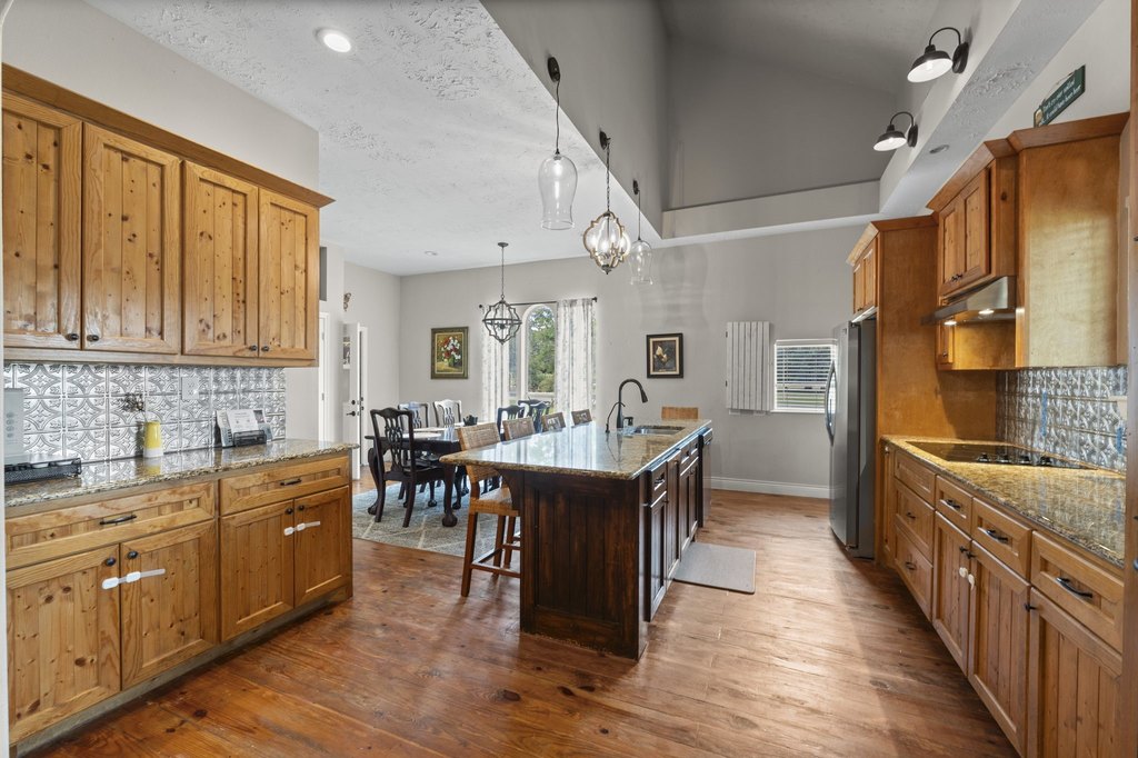 Montgomery, Texas, 77316, United States, 5 Bedrooms Bedrooms, ,3 BathroomsBathrooms,Residential,Forsale,1973417