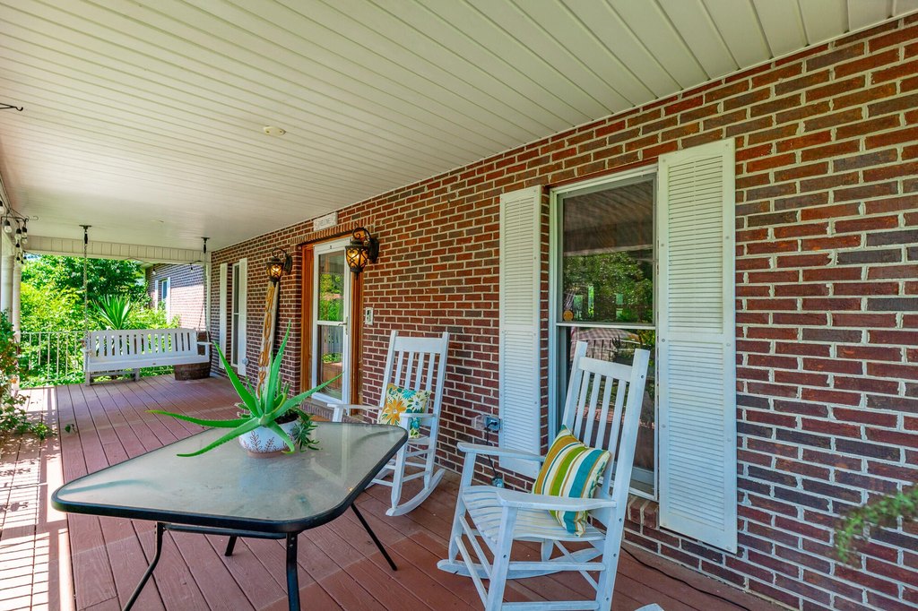 Ringgold, Georgia, 30736, United States, 5 Bedrooms Bedrooms, ,3.5 BathroomsBathrooms,Residential,Forsale,2009483