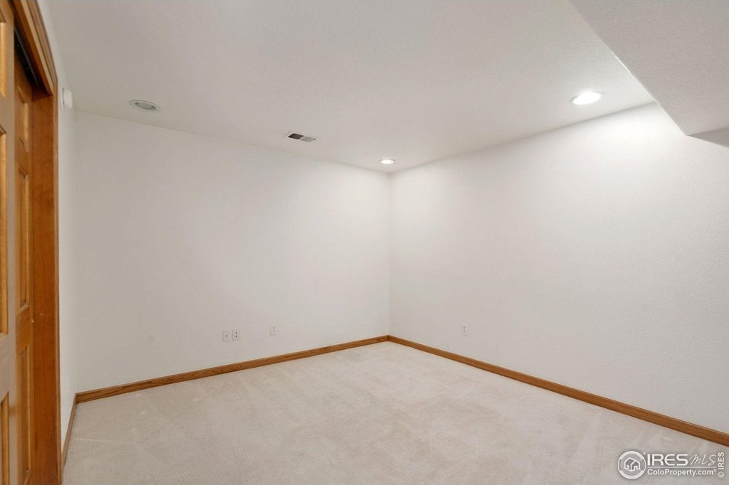 Loveland, Colorado, 80537, United States, 5 Bedrooms Bedrooms, ,3.5 BathroomsBathrooms,Residential,Forsale,1967203