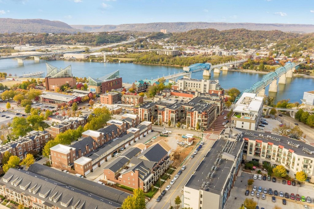 Chattanooga, Tennessee, 37403, United States, 4 Bedrooms Bedrooms, ,4.5 BathroomsBathrooms,Residential,Forsale,1922205