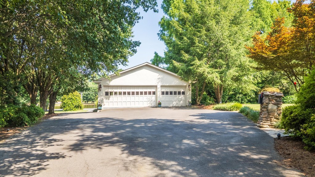 Cleveland, Tennessee, 37312, United States, 5 Bedrooms Bedrooms, ,3.5 BathroomsBathrooms,Residential,Forsale,1995352