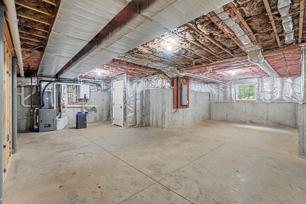 Kittery, Maine, 03905, United States, 4 Bedrooms Bedrooms, ,2.5 BathroomsBathrooms,Residential,Forsale,2002410