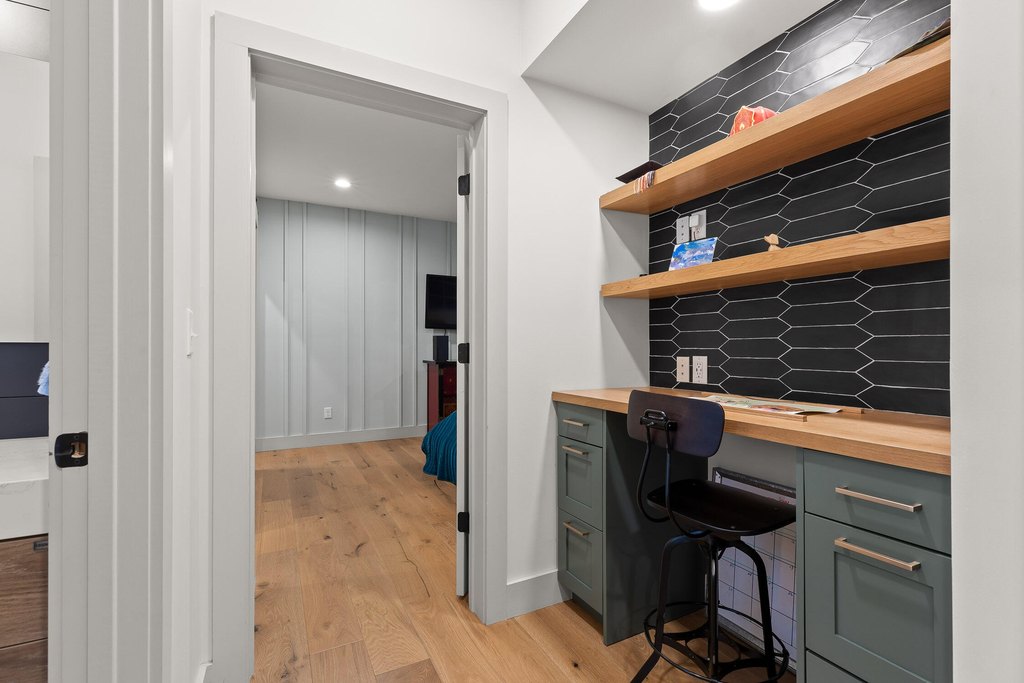 Signal Mountain, Tennessee, 37377, United States, 5 Bedrooms Bedrooms, ,5.5 BathroomsBathrooms,Residential,Forsale,1995324