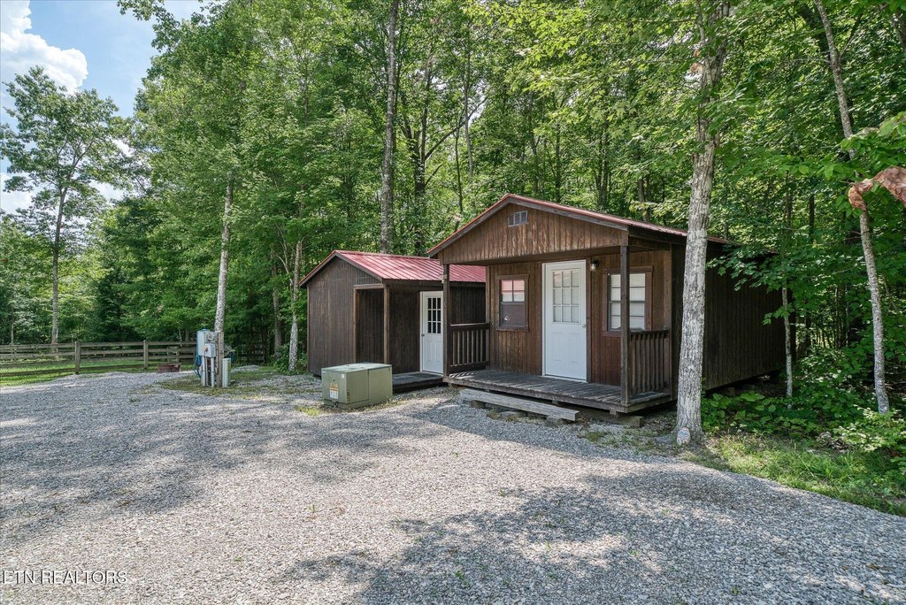 Jamestown, Tennessee, 38556, United States, 2 Bedrooms Bedrooms, ,2.5 BathroomsBathrooms,Residential,Forsale,1929822