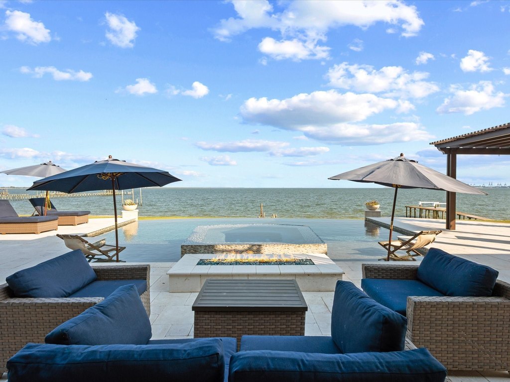 La Porte, Texas, 77571, United States, 4 Bedrooms Bedrooms, ,3.5 BathroomsBathrooms,Residential,Forsale,1973422