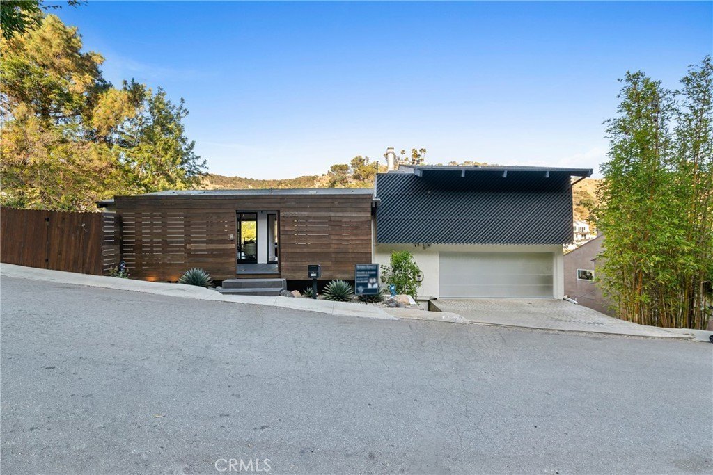 Los Angeles, California, 90046, United States, 3 Bedrooms Bedrooms, ,2 BathroomsBathrooms,Residential,Forsale,1985943