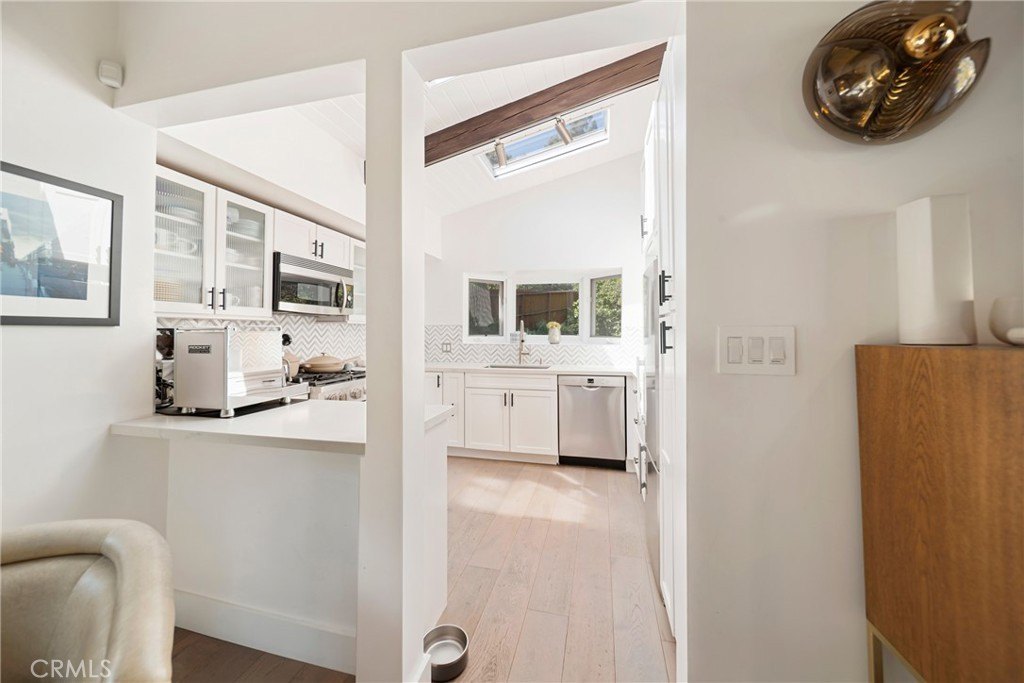 Los Angeles, California, 90046, United States, 3 Bedrooms Bedrooms, ,2 BathroomsBathrooms,Residential,Forsale,1985943