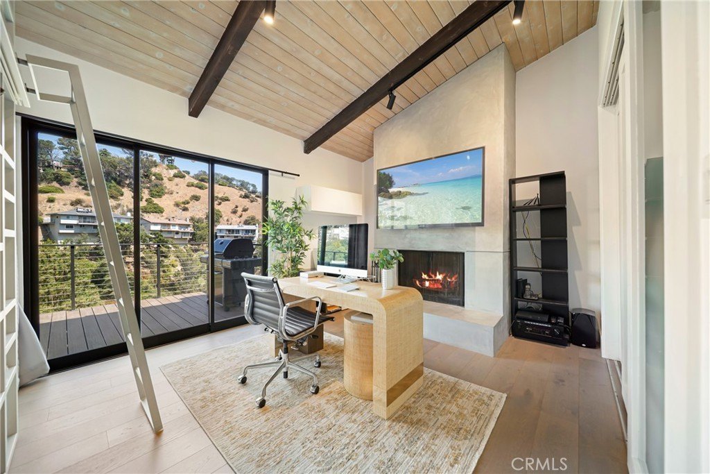 Los Angeles, California, 90046, United States, 3 Bedrooms Bedrooms, ,2 BathroomsBathrooms,Residential,Forsale,1985943