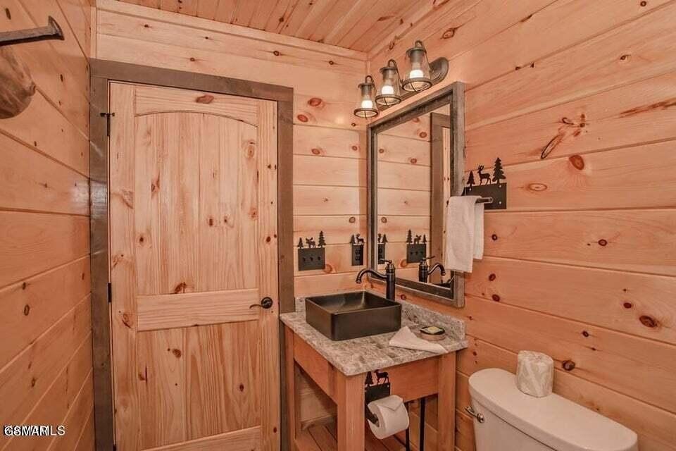 Sevierville, Tennessee, 37876, United States, 5 Bedrooms Bedrooms, ,3.5 BathroomsBathrooms,Residential,Forsale,1973601