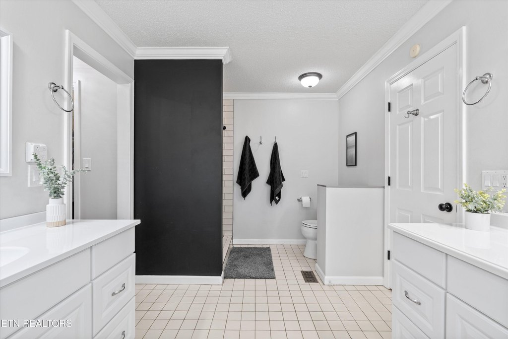 Maryville, Tennessee, 37803, United States, 3 Bedrooms Bedrooms, ,2 BathroomsBathrooms,Residential,Forsale,1952843