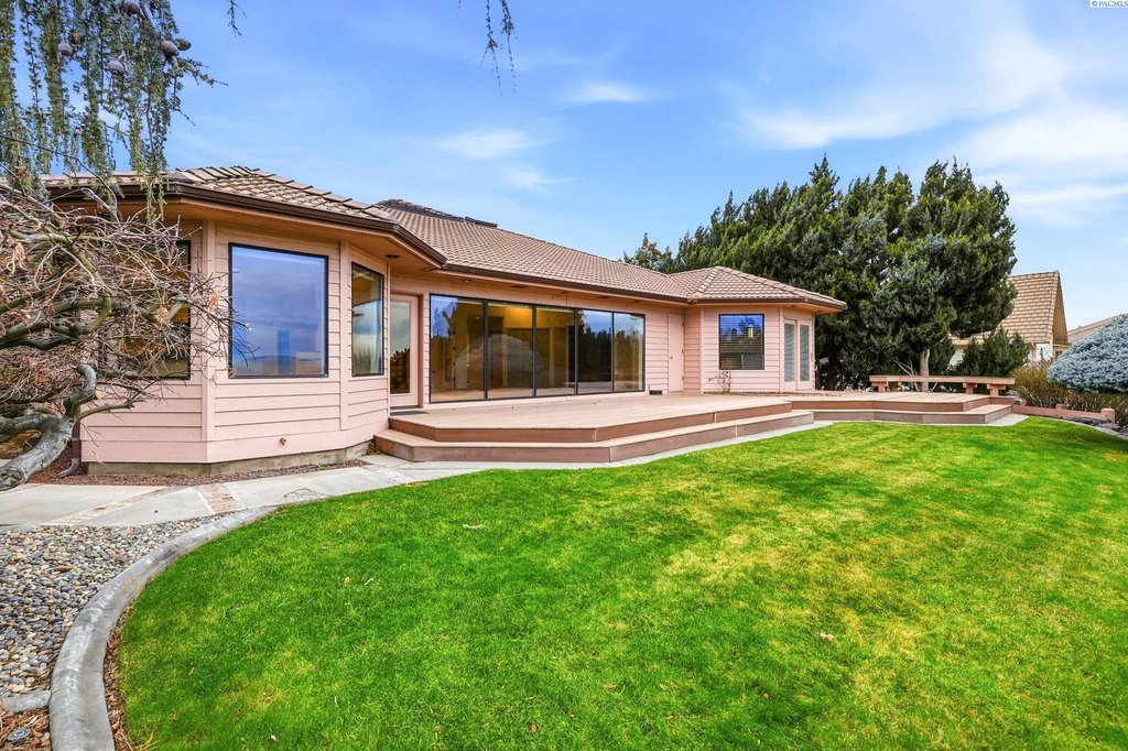 Richland, Washington, 99352, United States, 2 Bedrooms Bedrooms, ,3 BathroomsBathrooms,Residential,Forsale,1922429