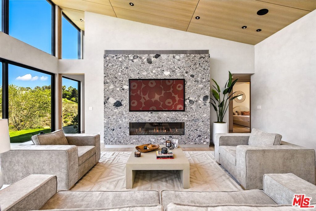 Malibu, California, 90265, United States, 3 Bedrooms Bedrooms, ,3 BathroomsBathrooms,Residential,Forsale,2004062