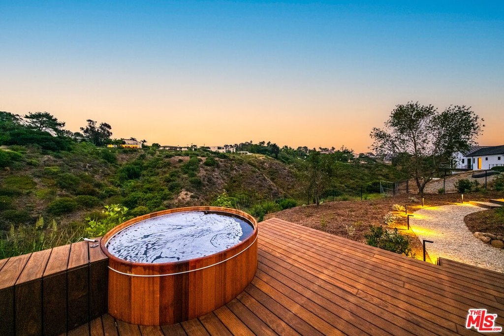 Malibu, California, 90265, United States, 3 Bedrooms Bedrooms, ,3 BathroomsBathrooms,Residential,Forsale,2004062