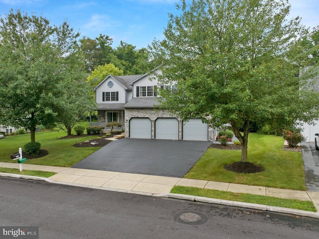 SINKING SPRING, Pennsylvania, 19608, United States, 6 Bedrooms Bedrooms, ,3.5 BathroomsBathrooms,Residential,Forsale,2009568