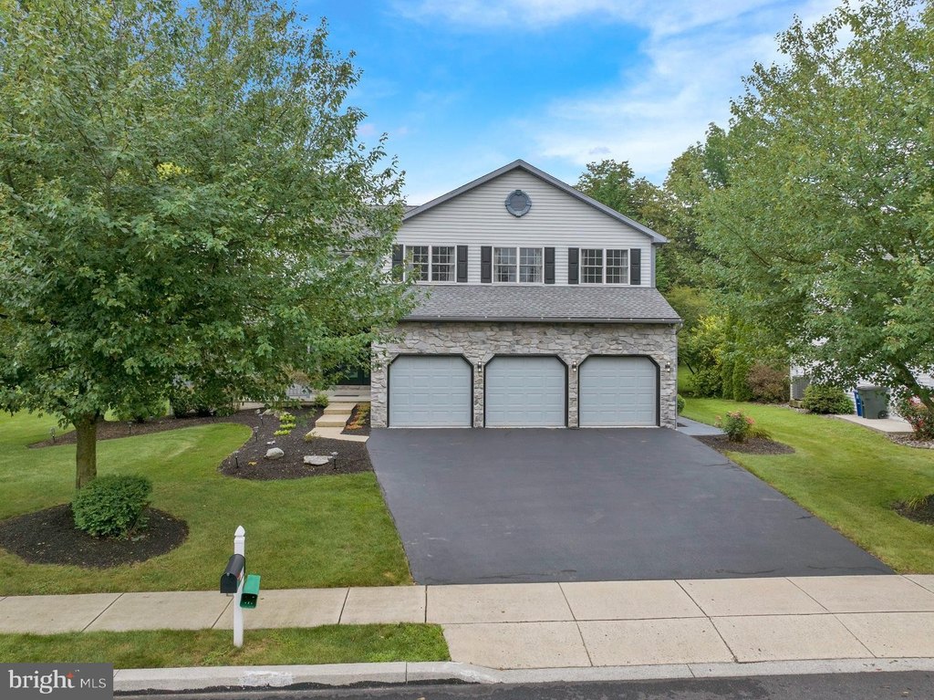 SINKING SPRING, Pennsylvania, 19608, United States, 6 Bedrooms Bedrooms, ,3.5 BathroomsBathrooms,Residential,Forsale,2009568