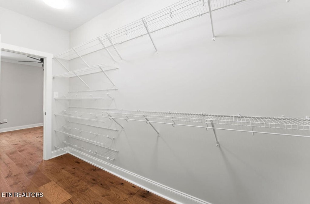 Lenoir City, Tennessee, 37771, United States, 5 Bedrooms Bedrooms, ,3.5 BathroomsBathrooms,Residential,Forsale,1999349