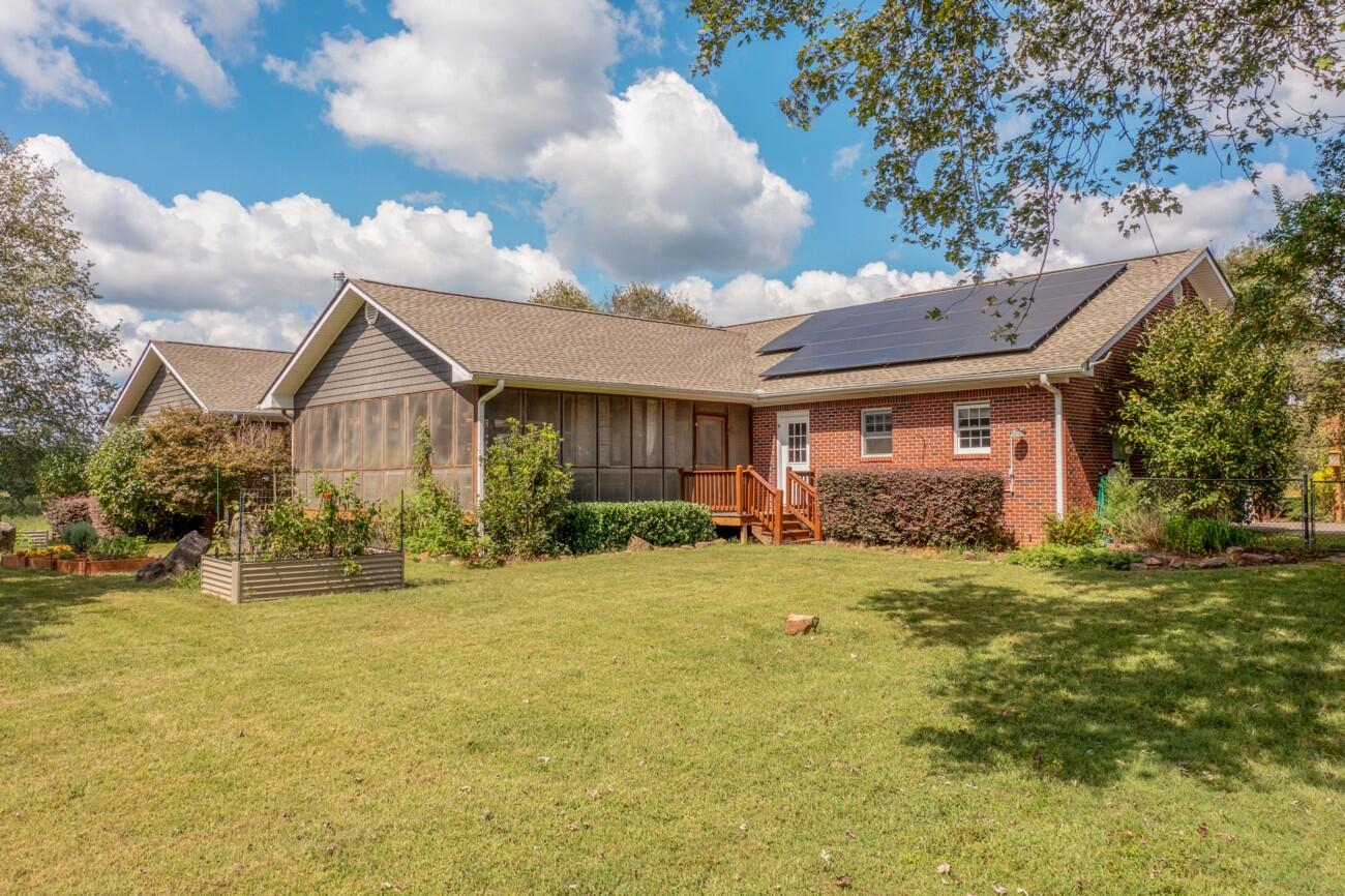 Calhoun, Georgia, 30701, United States, 5 Bedrooms Bedrooms, ,4 BathroomsBathrooms,Residential,Forsale,1963598