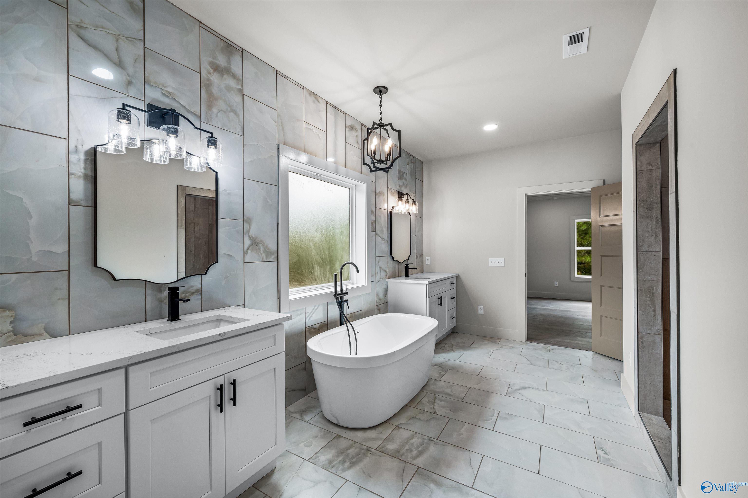 Fort Payne, Alabama, 35967, United States, 4 Bedrooms Bedrooms, ,3.5 BathroomsBathrooms,Residential,Forsale,2007685