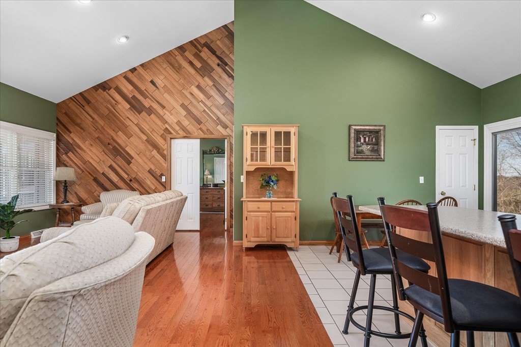 Byrdstown, Tennessee, 38549, United States, 3 Bedrooms Bedrooms, ,3 BathroomsBathrooms,Residential,Forsale,1967348