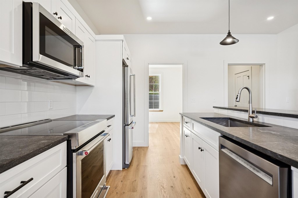 Woodstock, Vermont, 05091, United States, 3 Bedrooms Bedrooms, ,3.5 BathroomsBathrooms,Residential,Forsale,2004852